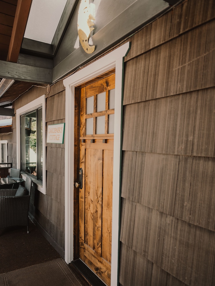 Luxury Cottage, Ensuite (Gardener's Cottage, Non Pet-Friendly) photo 2