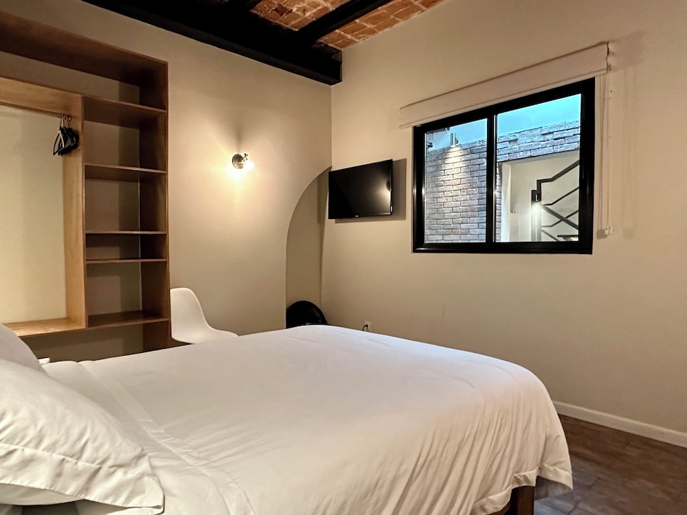 Business Room, 1 Queen Bed photo 3