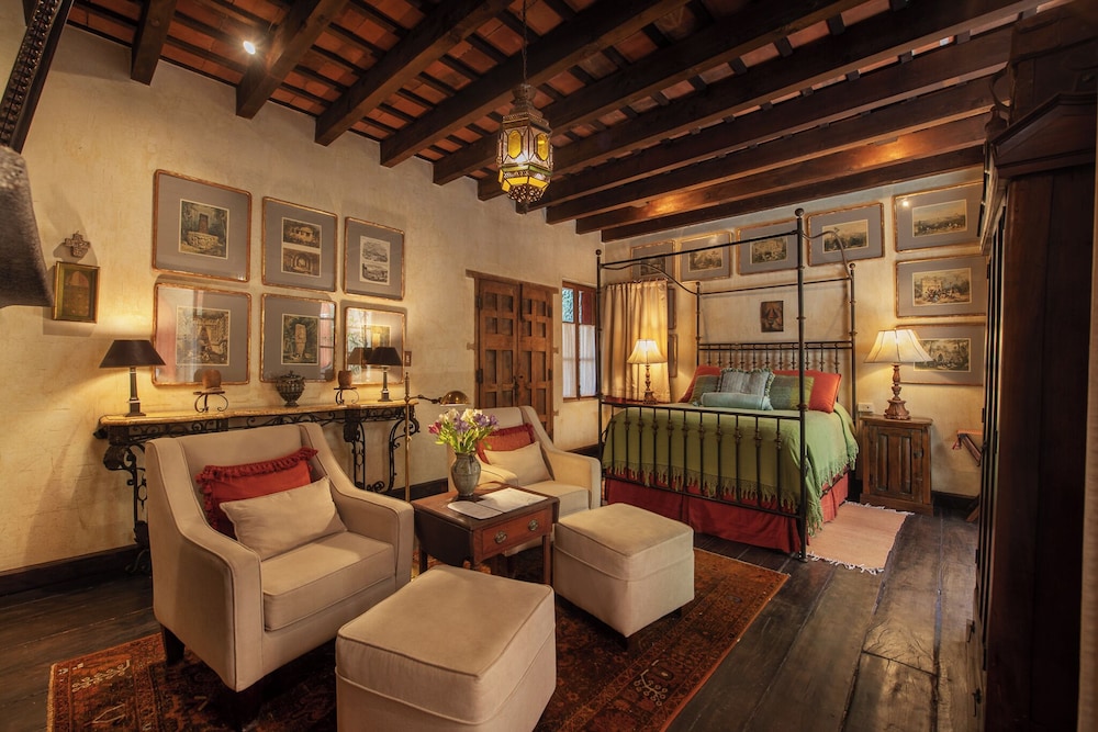 Suite, 1 Queen Bed, Fireplace