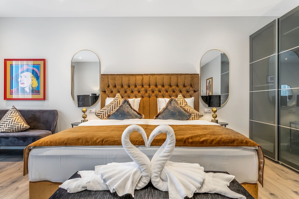 Gallery Suite - Photo 9