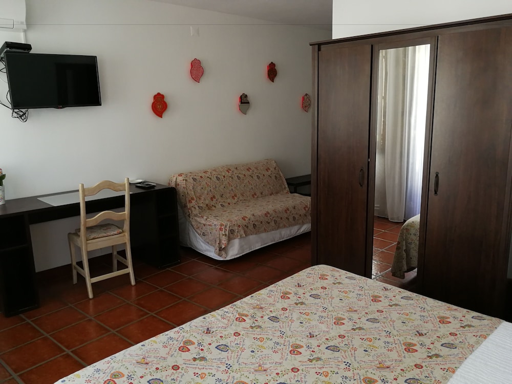 City Double Room, Private Bathroom, City View photo 3