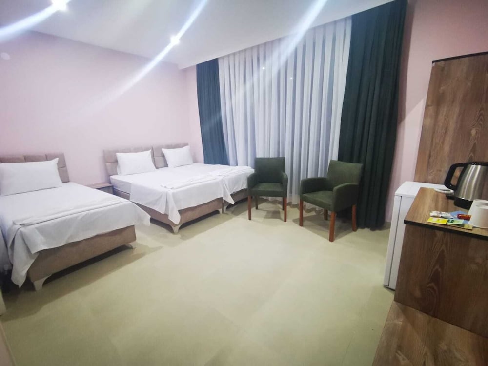 Economy Triple Room photo 1