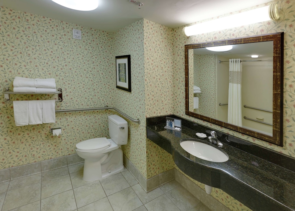 Room, 2 Queen Beds, Accessible, Bathtub - Photo 5