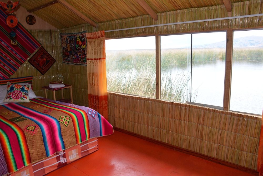 Romantic Room, Private Bathroom, Partial Lake View photo 3