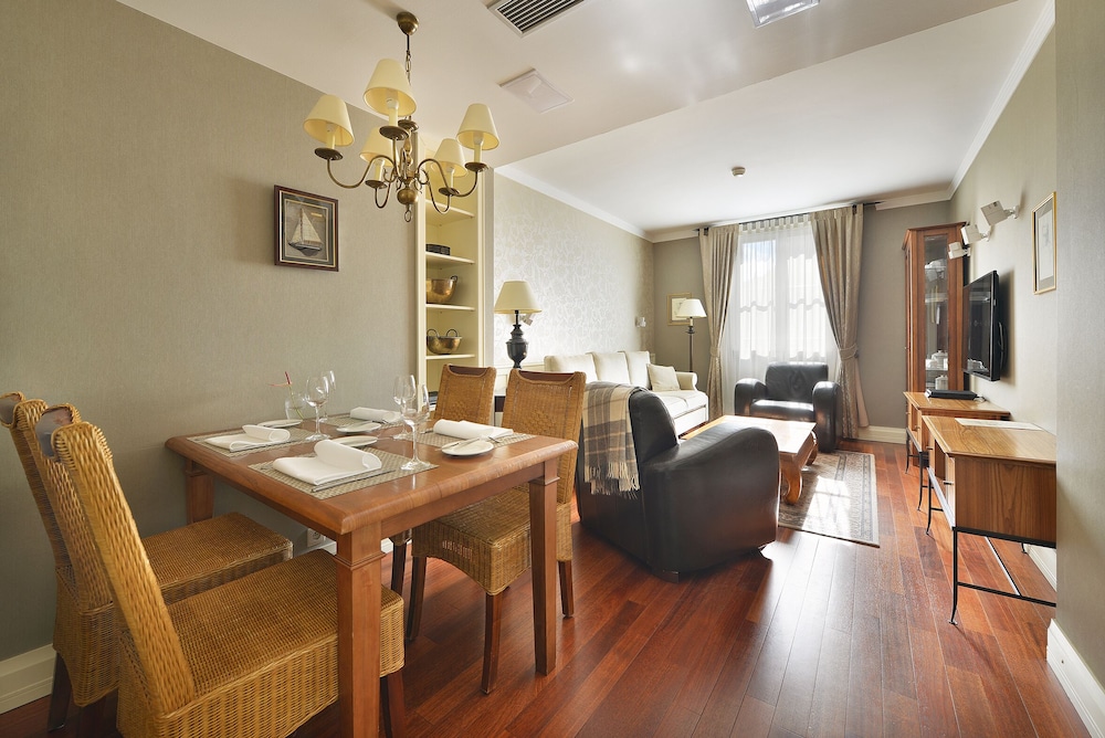 Family Suite, 2 Bedrooms, Kitchen - Photo 4
