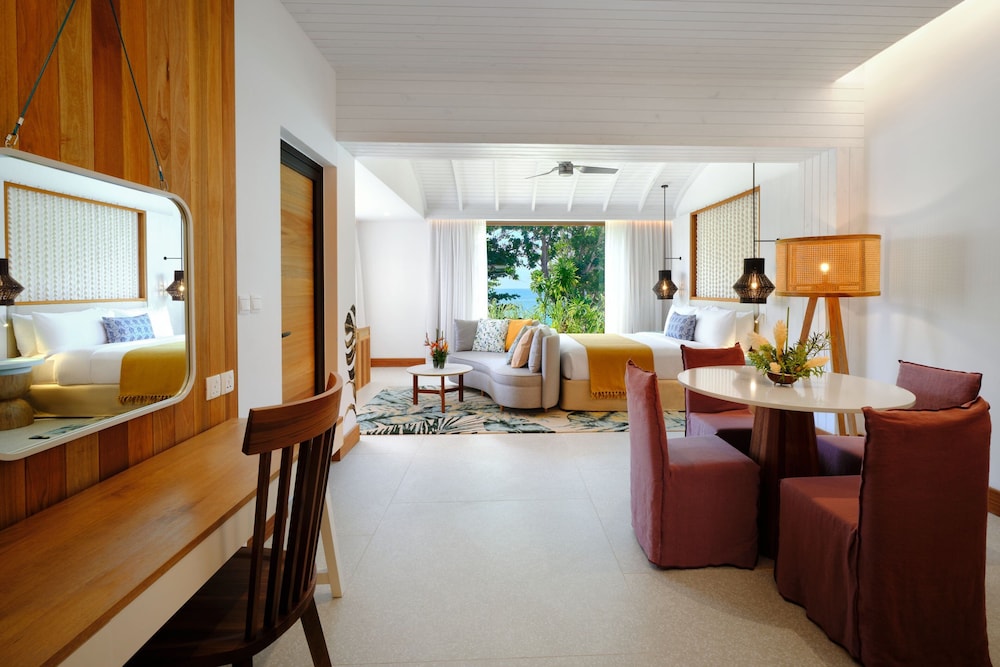 Signature Suite, 1 King Bed, Patio, Sea View - Photo 1