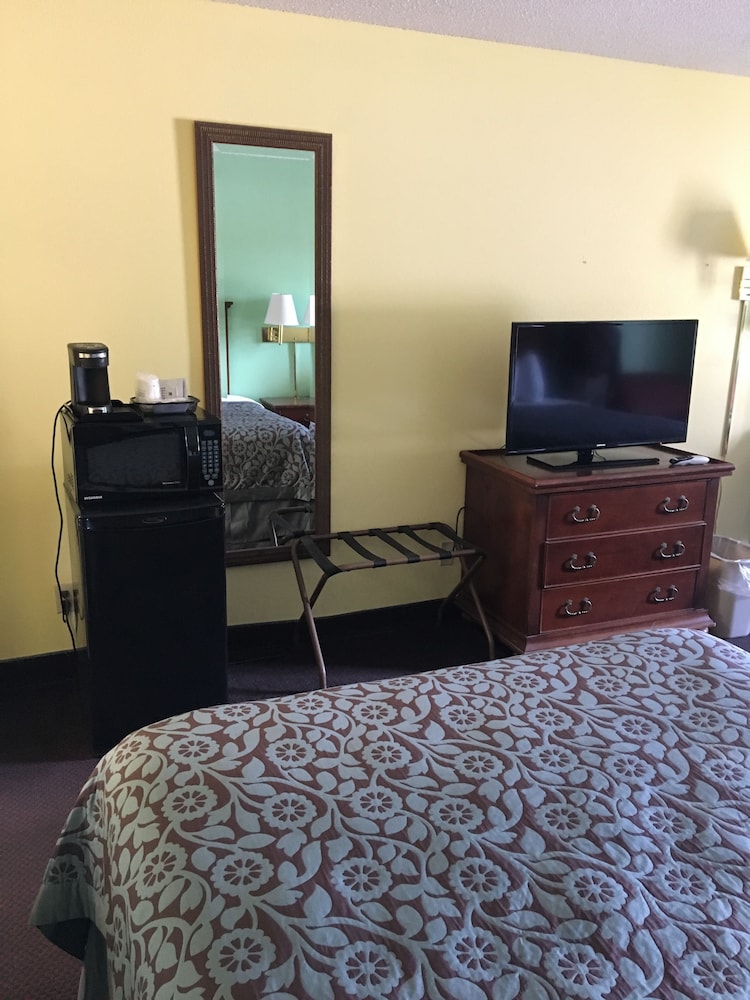 Standard Room, 2 Queen Beds - Photo 3