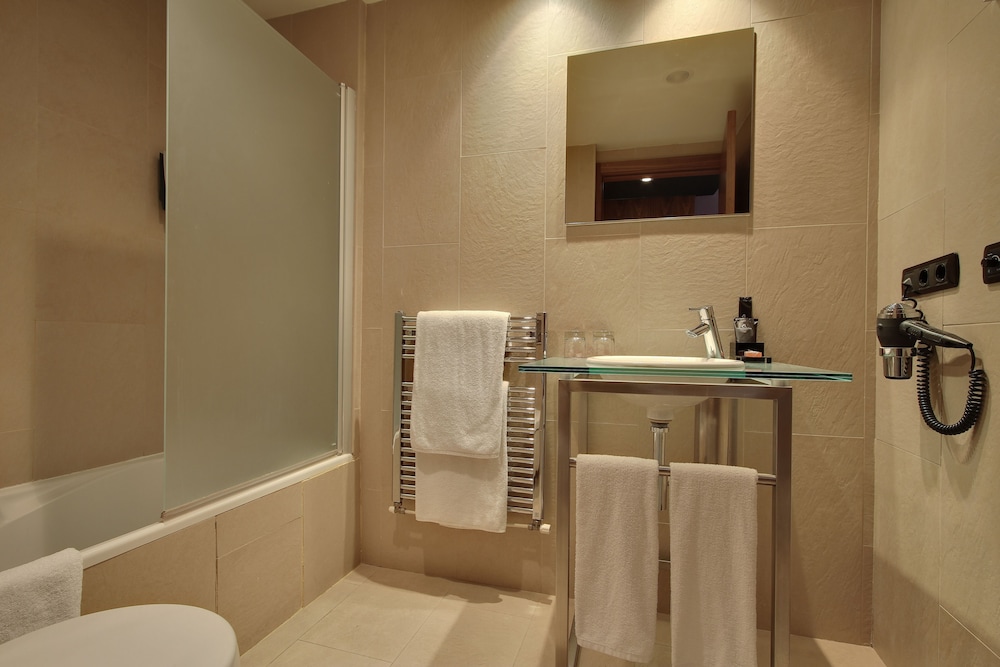 Double Room (Breakfast Included) - Photo 8