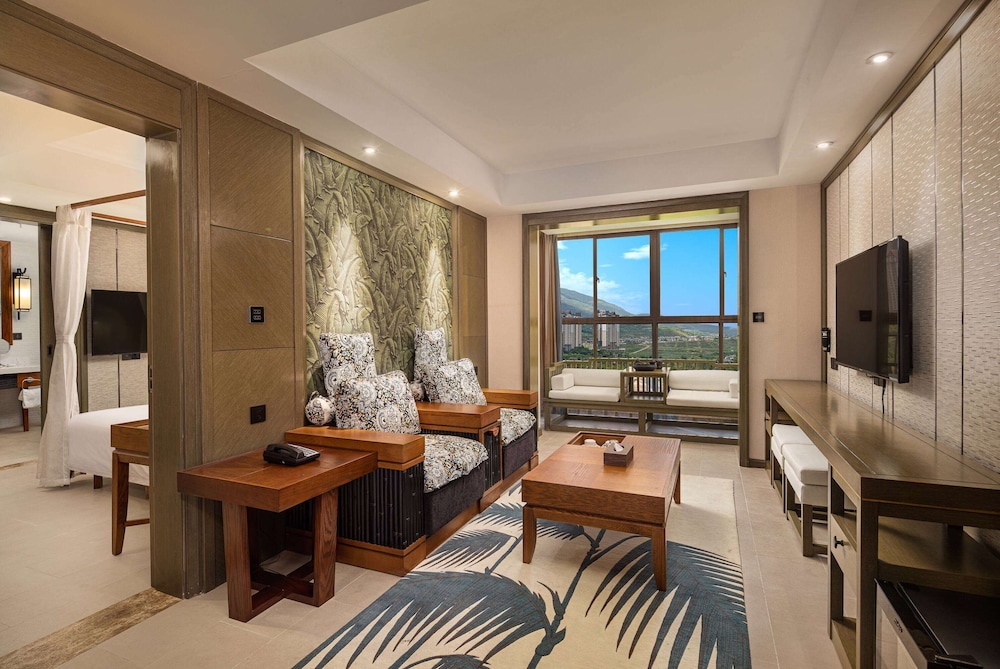 Featured Suite,1 King Bed (NS)