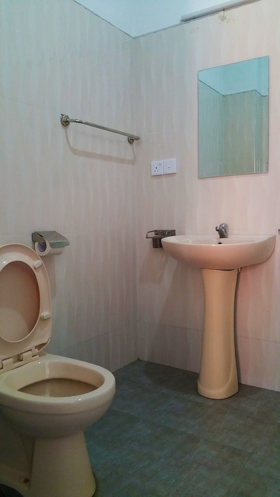 Deluxe Triple Room, 1 Bedroom, Balcony, Garden View photo 3