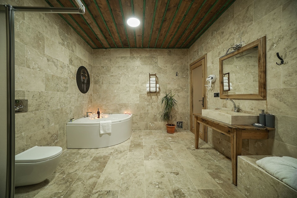 Honeymoon Double Room, 1 King Bed, Jetted Tub, Garden Area - Photo 11