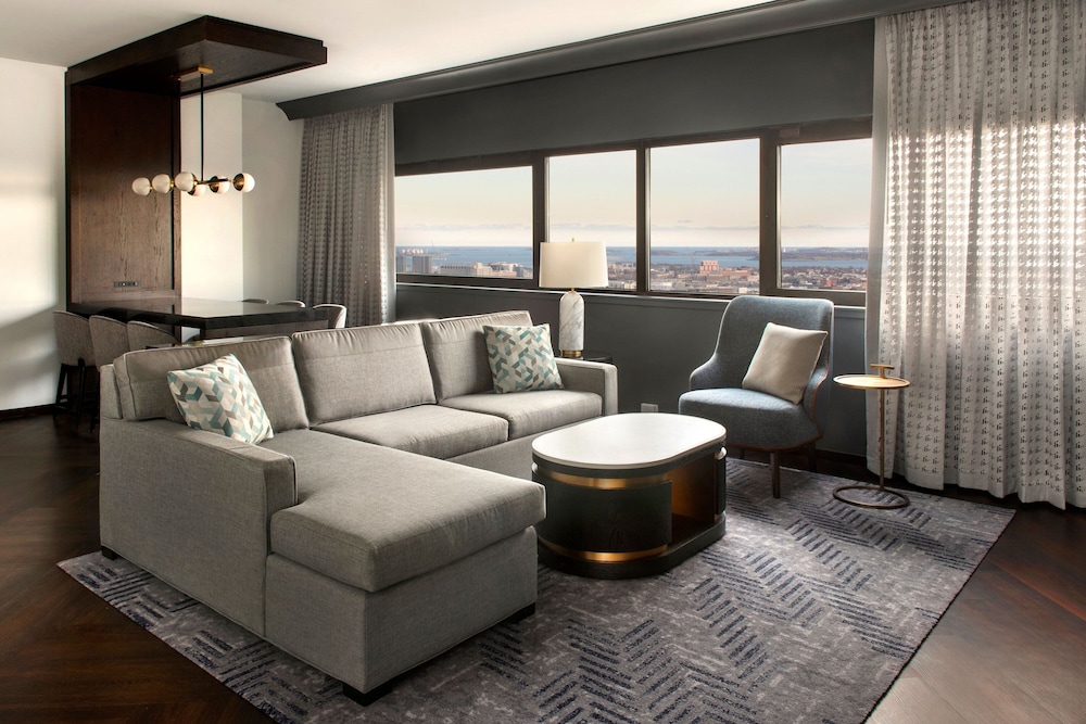 Executive Suite, 1 King Bed with Sofa bed - Photo 5