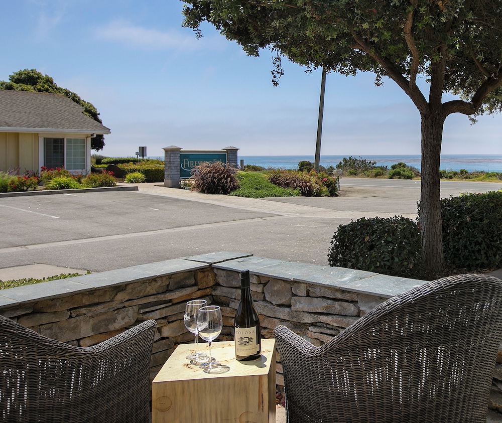 Deluxe Room, 2 Queen Beds, Patio, Partial Ocean View - Photo 4