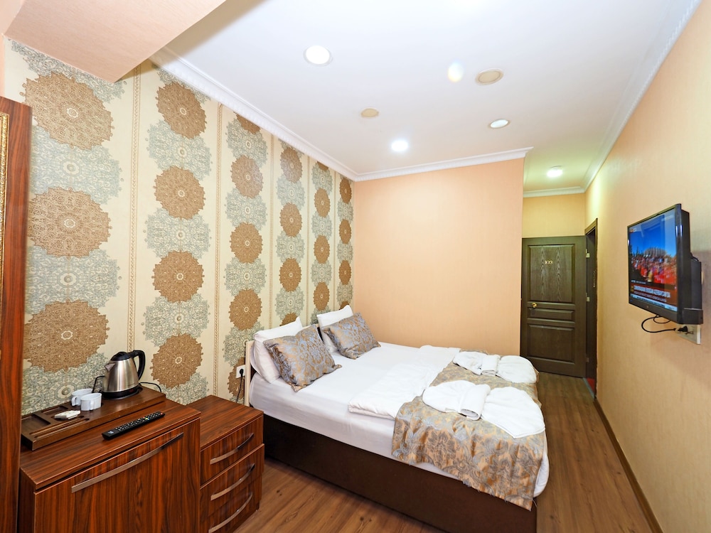 Standard Double or Twin Room, 1 Double or 2 Twin Beds photo 2