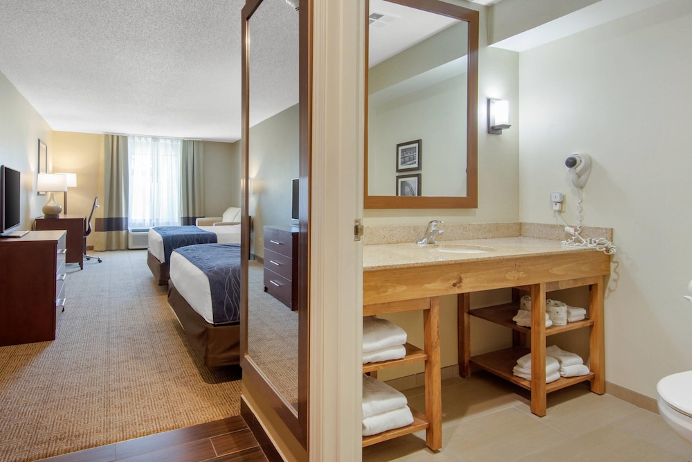 Suite, Multiple Beds, Non Smoking photo 3