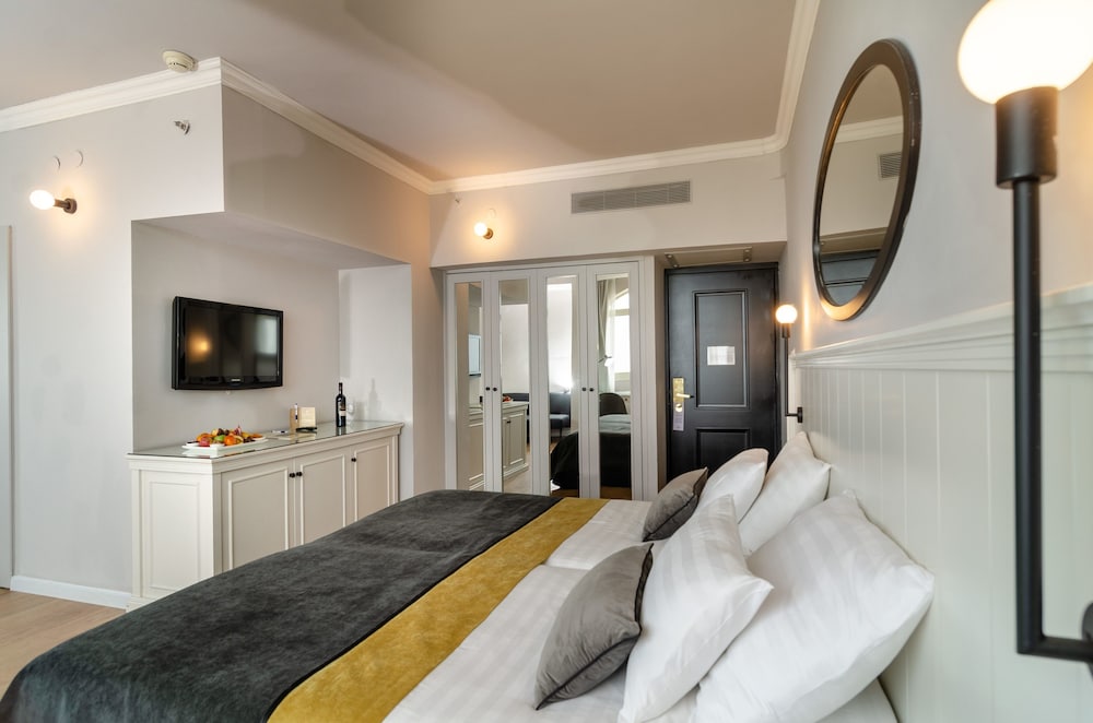 Superior Double or Twin Room, Lake View (Family ) photo 1
