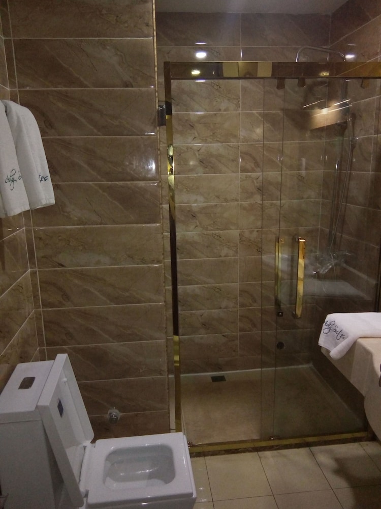 Executive Room - Photo 5