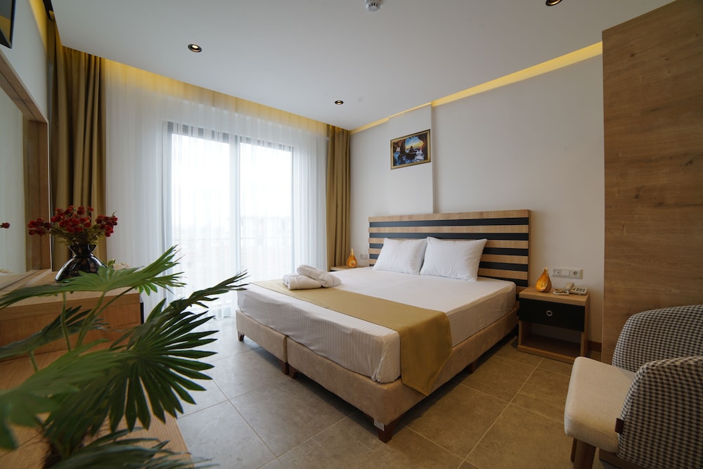 Standard Double or Twin Room, 1 Double Bed, Pool Access, Garden View photo 2
