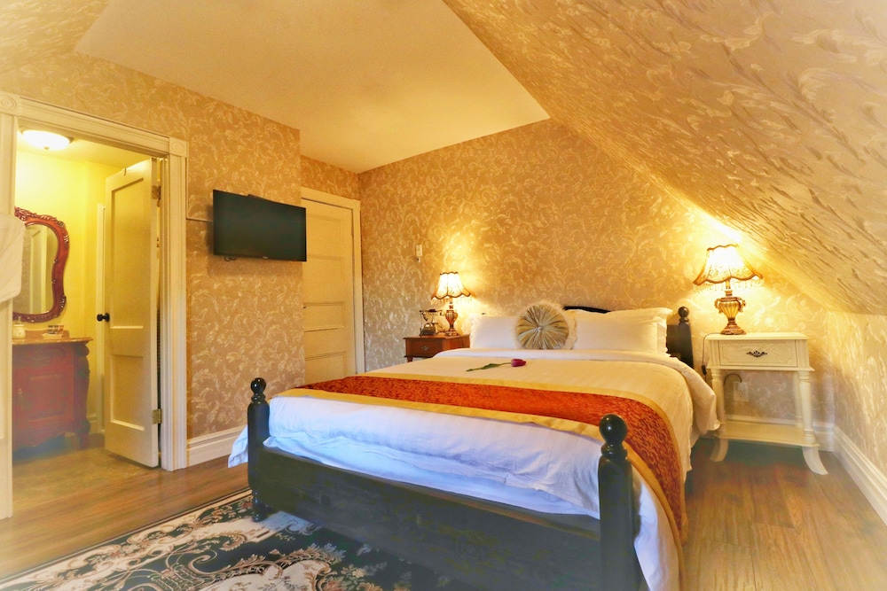 Superior Double Room, 1 Queen Bed, City View - Third Floor photo 1