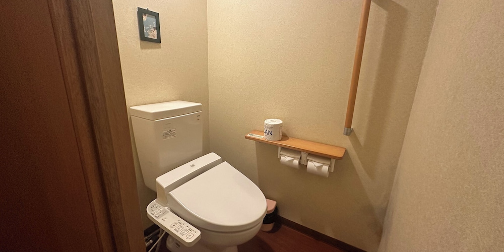 Family Room, Shared Bathroom, Sea Facing photo 3