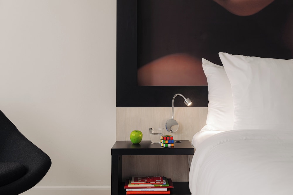 Superior Room, 1 King Bed photo 3