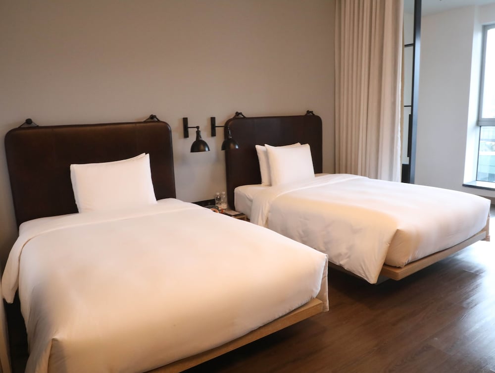 Room, 2 Twin Beds, City View - Photo 6