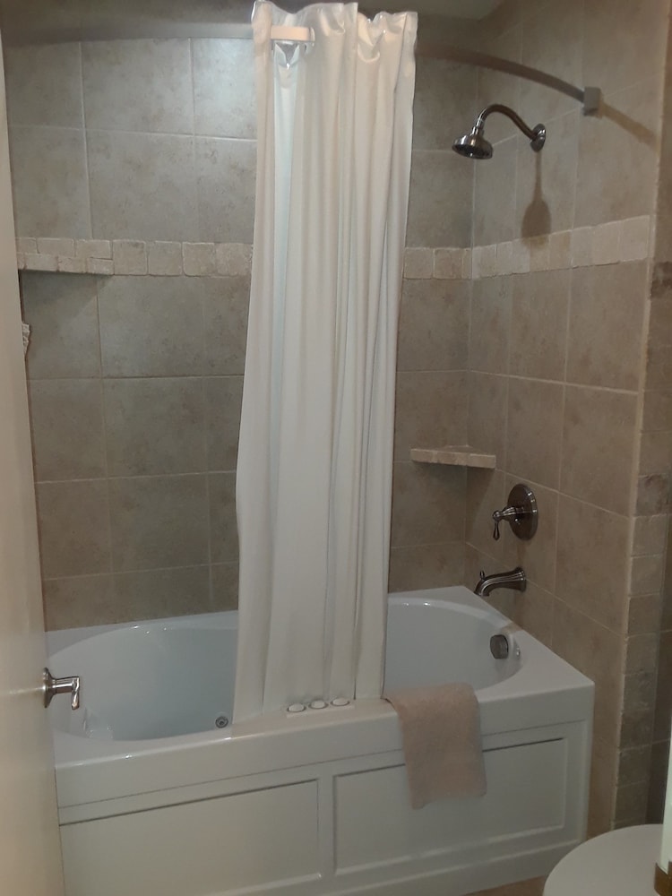 Suite, 2 Queen Beds photo 3