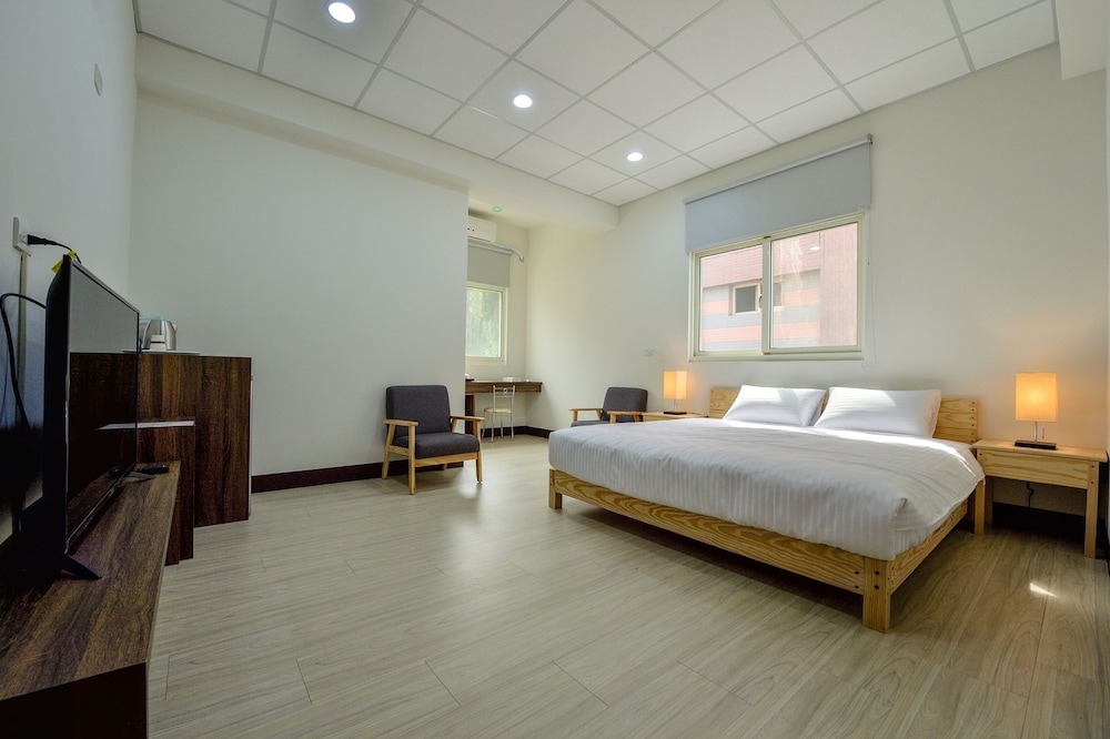 Family Quadruple Room, Multiple Beds, Non Smoking photo 2