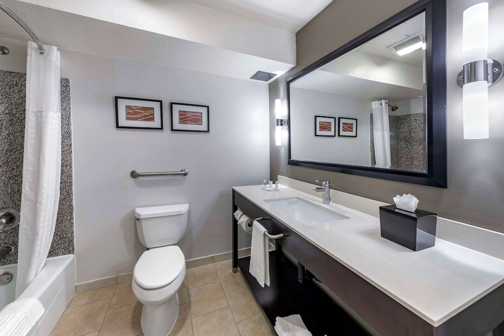 Suite, Multiple Beds, Non Smoking thumbnail 6