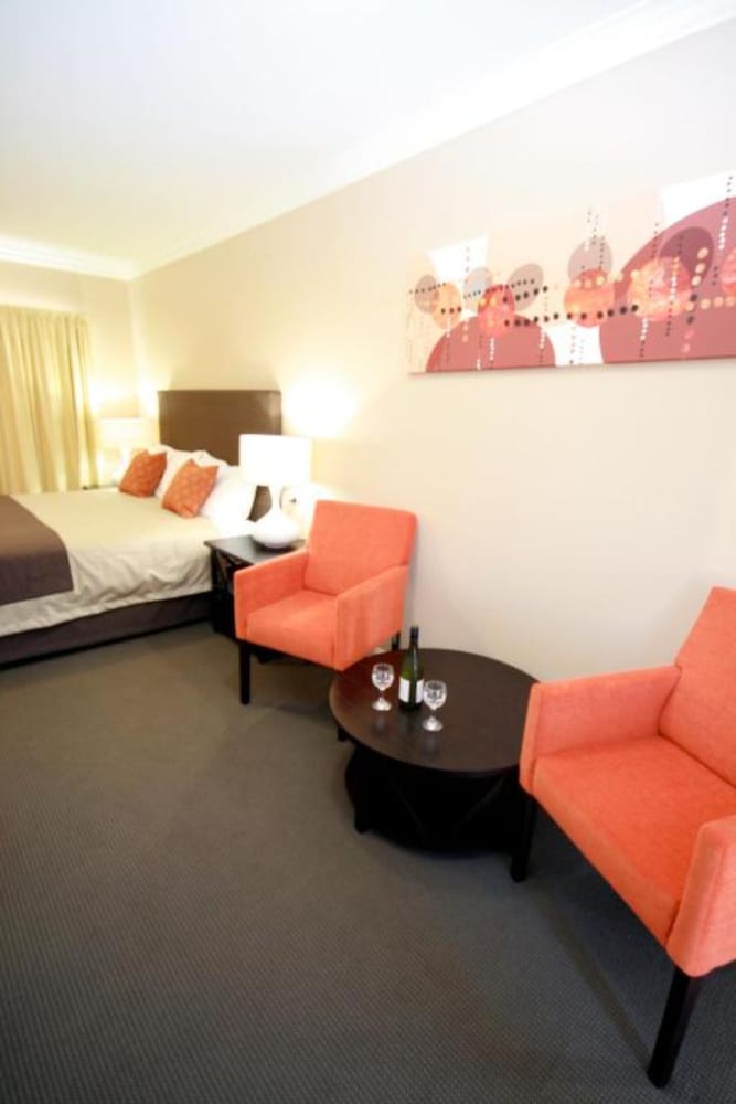 Deluxe Room, 1 King Bed (Deluxe Courtyard) photo 3