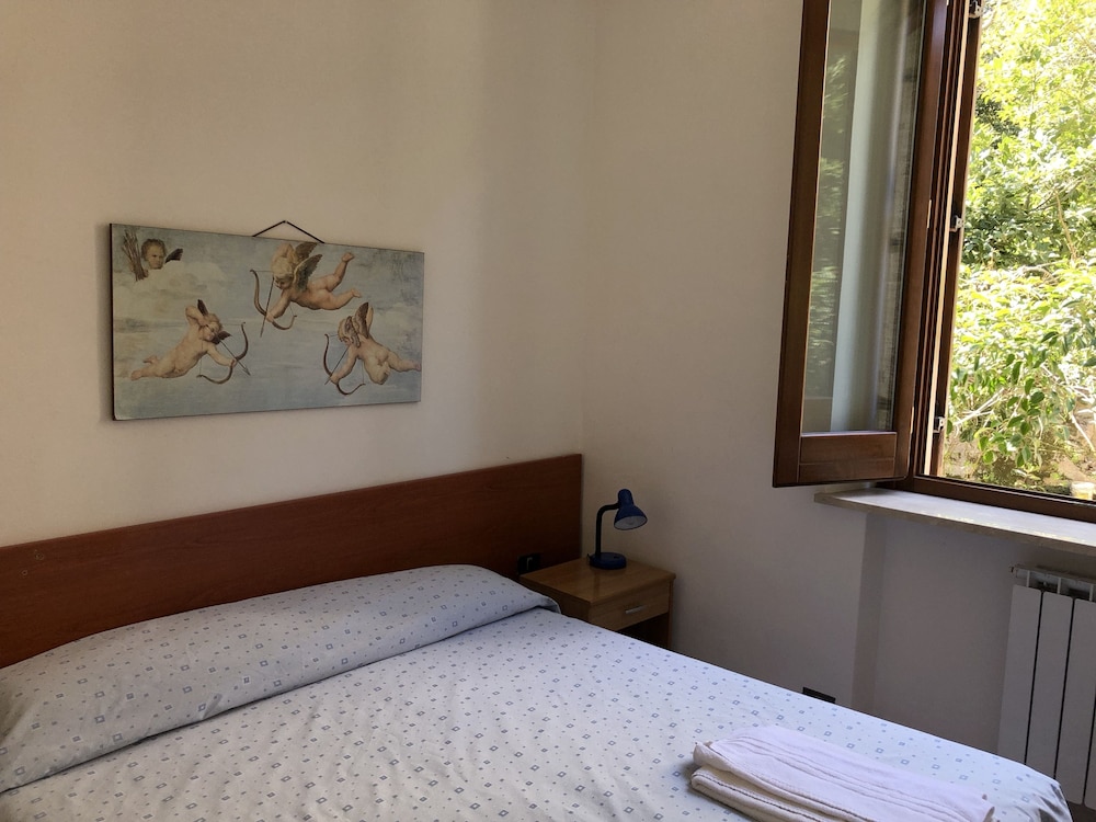 Standard Room, Multiple Beds - Photo 2