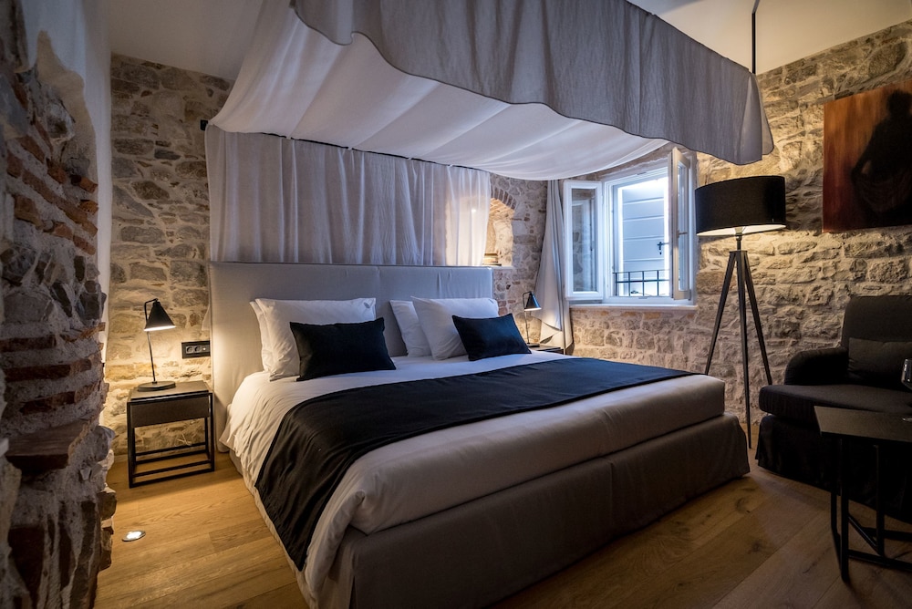 Superior Double or Twin Room 1 (Old town view)
