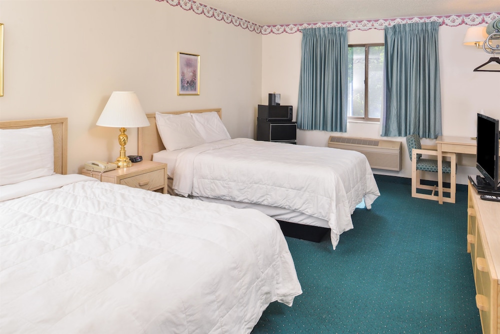 Room, 2 Double Beds, Non Smoking - Photo 1