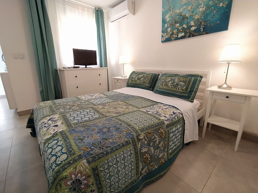 Luxury Studio Suite, 1 Queen Bed with Sofa bed, Beachfront