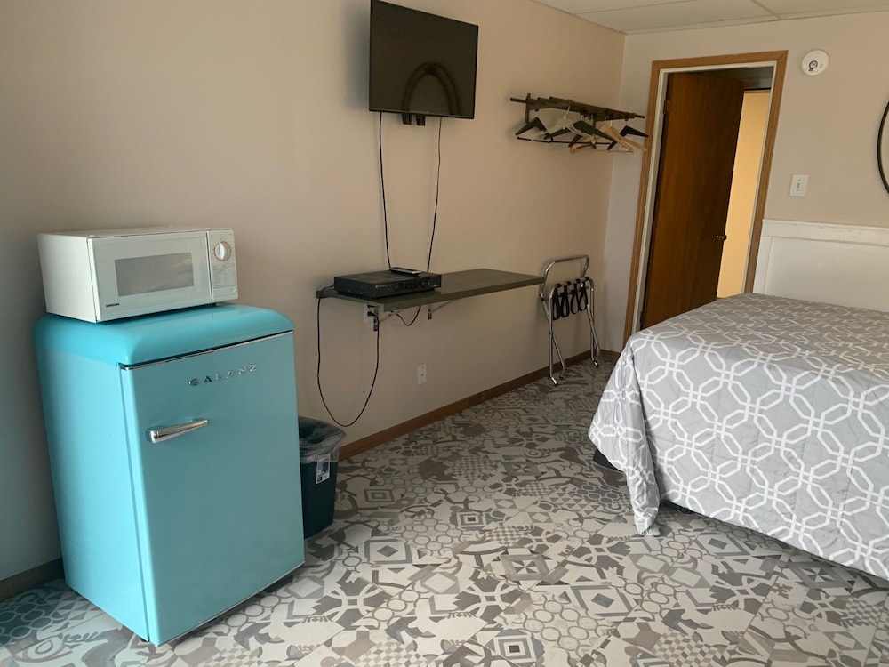 Standard Room, 1 Queen Bed photo 3