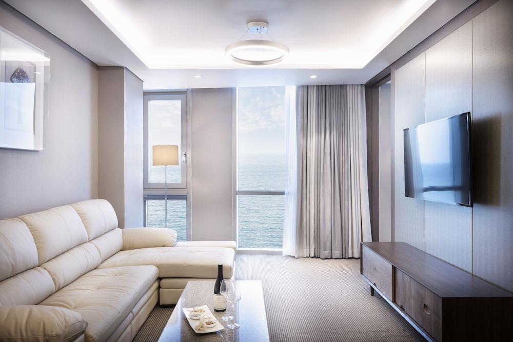 Suite, Ocean View photo 3