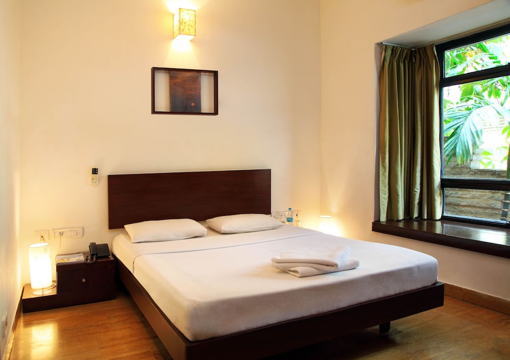 Deluxe Room, 1 Queen Bed photo 3