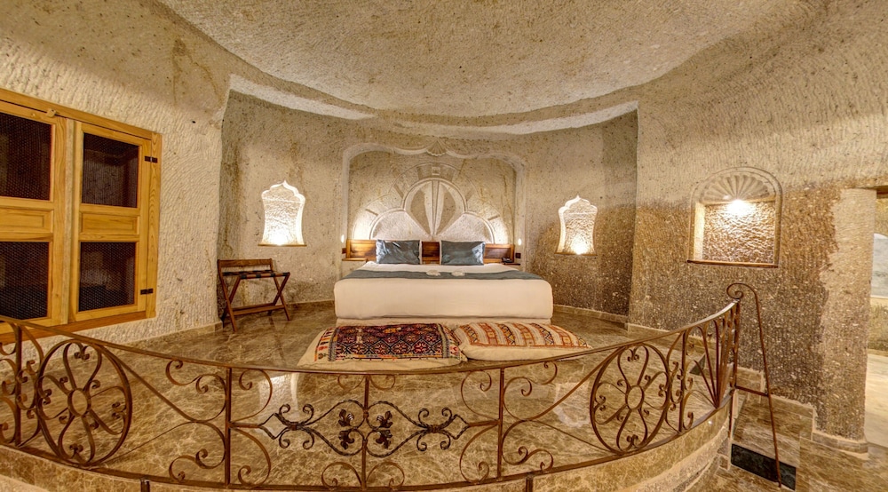 Executive Suite - Photo 1