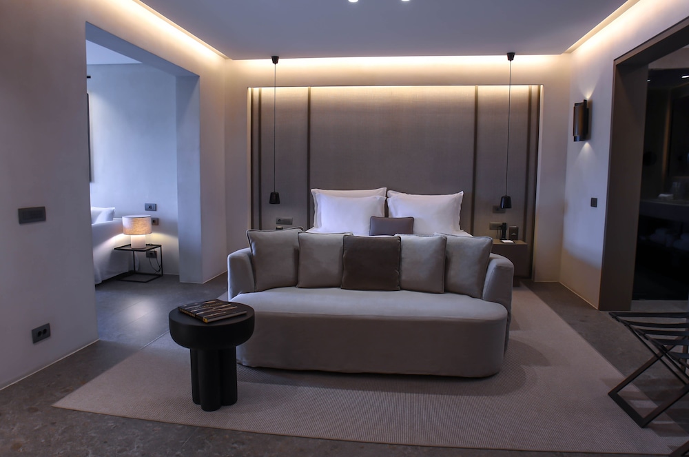 Noima Suite, Private Heated Pool, Sea View - Photo 4