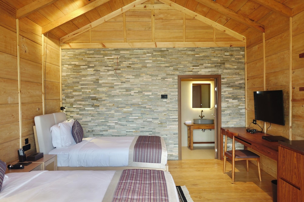 Deluxe Double or Twin Room, Balcony, Mountain View photo 2
