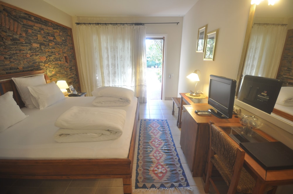 Standard Double or Twin Room, Garden View - Photo 1