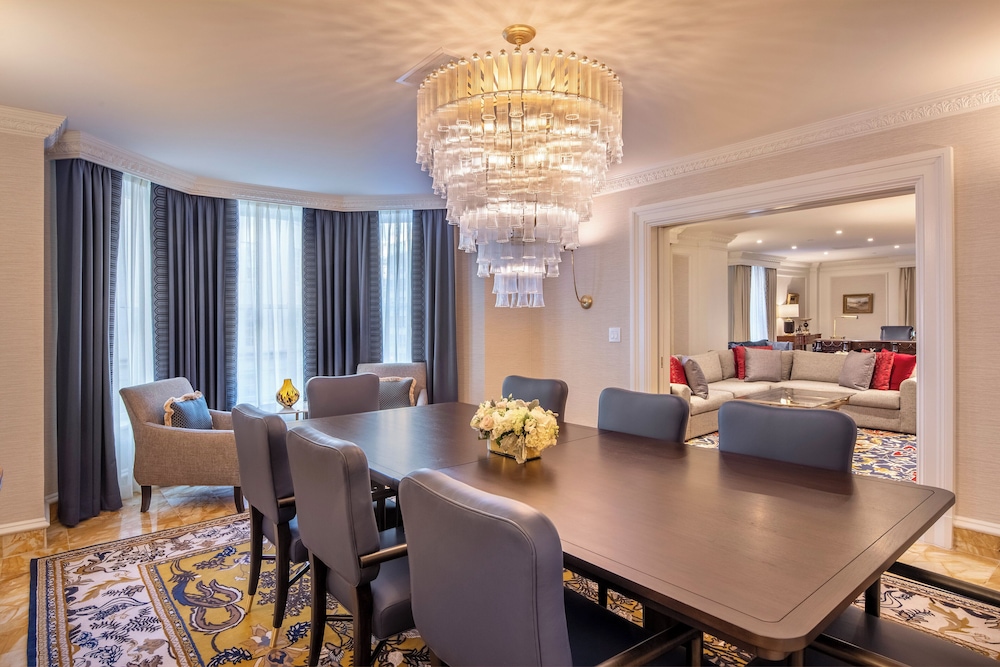Suite, 1 King Bed (Abraham Lincoln)