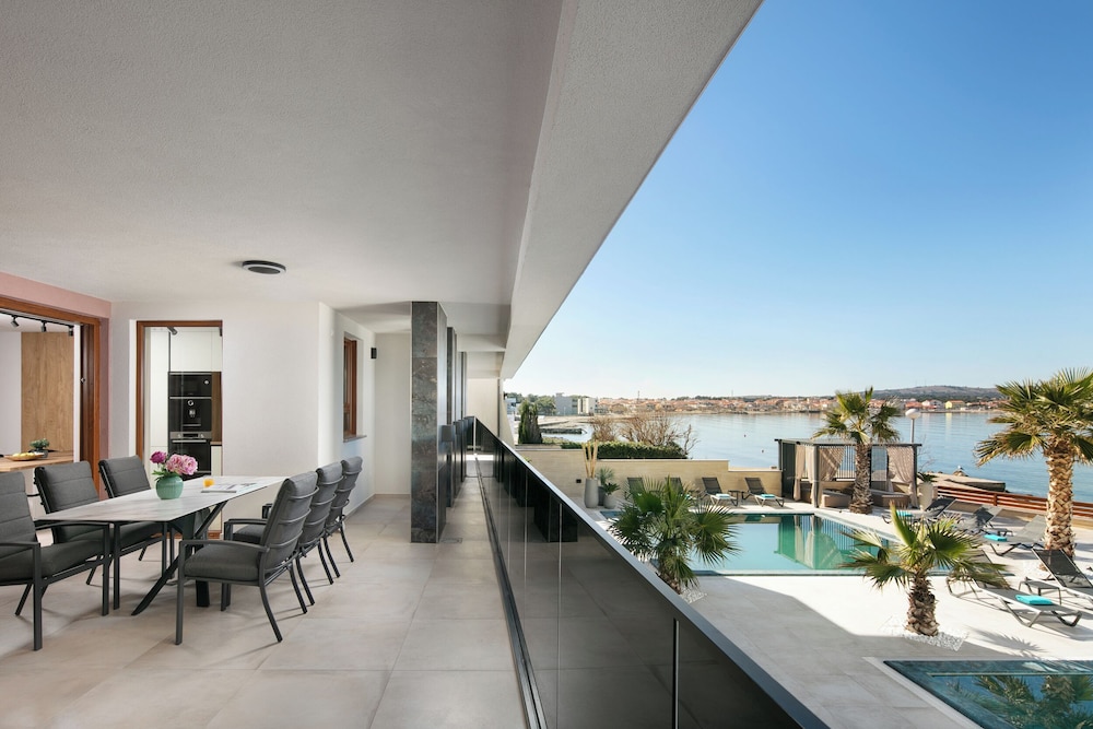 Deluxe Apartment, 2 Bedrooms, Pool Access, Sea View