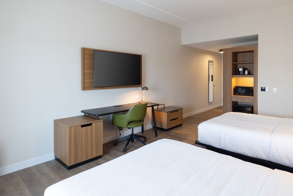 Standard Room, 2 Queen Beds (Mobility Accessible, Tub) photo 2