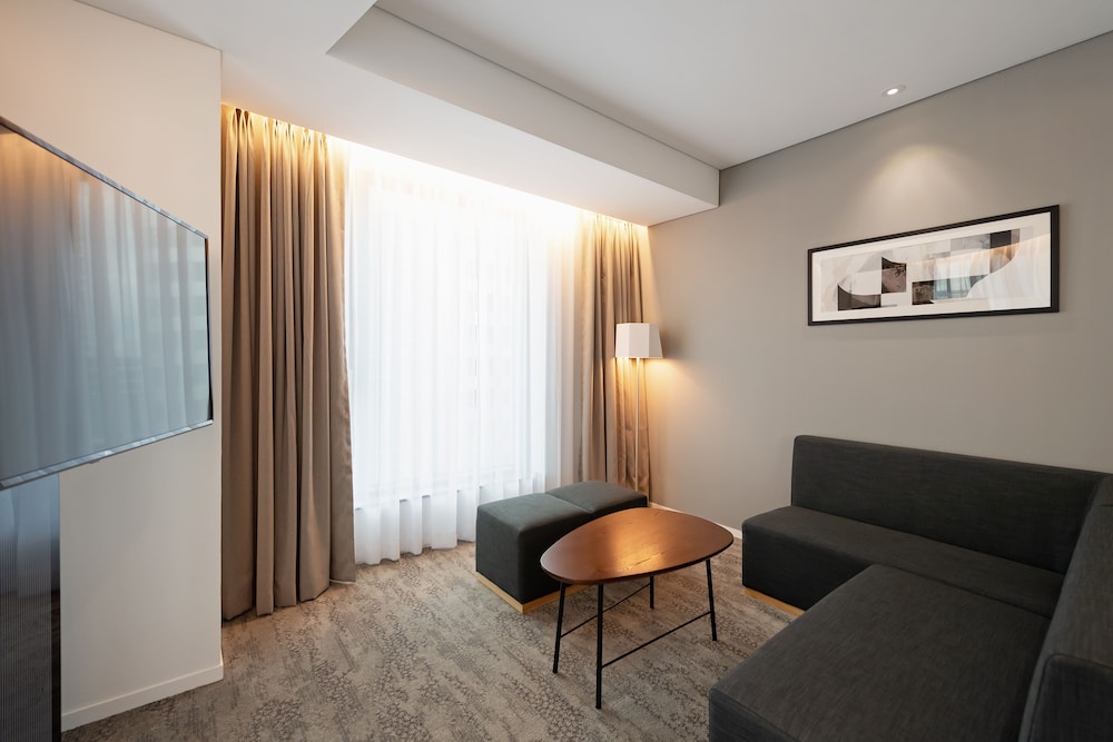Junior Suite, 1 King Bed - Photo 3