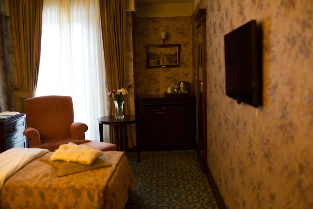 Deluxe Room, 2 Twin Beds, Non Smoking, Partial Sea View photo 3