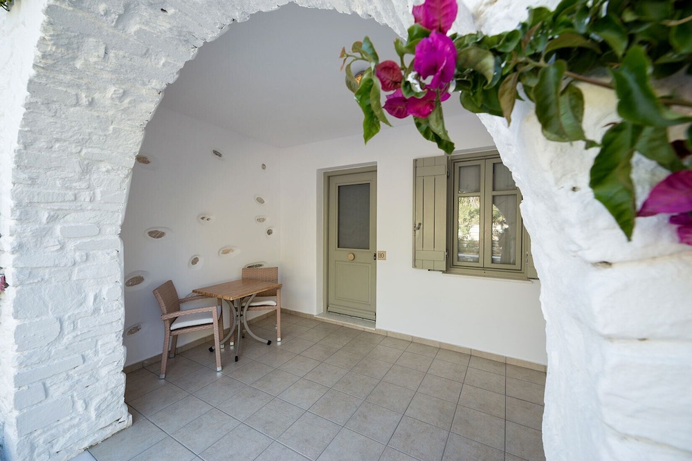 Standard Room, Garden View, Ground Floor - Photo 9