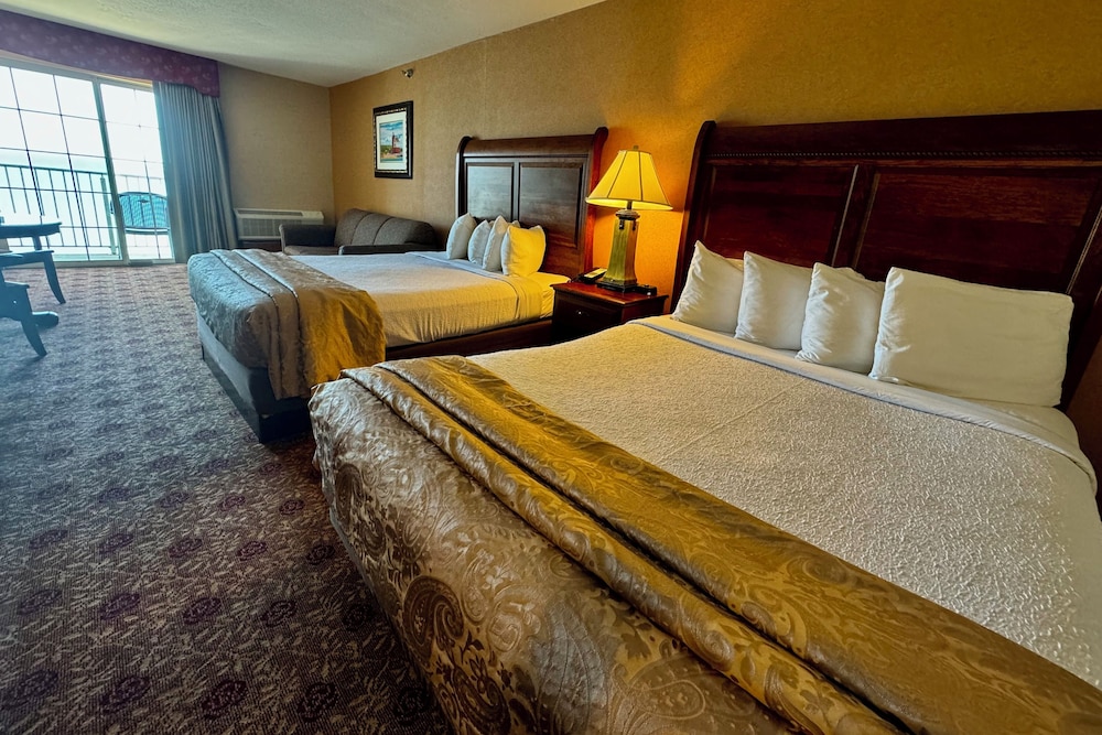 Superior Room, 2 Queen beds and 1 Queen Sofa Bed, Lake View