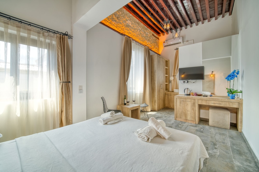 Deluxe Double Room, City View photo 3