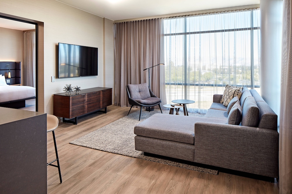 Suite, 1 Bedroom photo 3